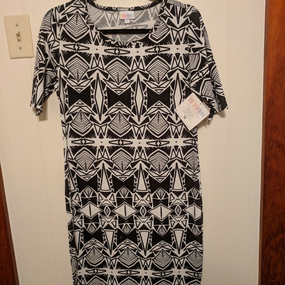 M Julia Lularoe